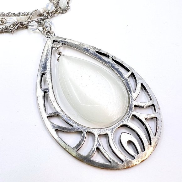 NWOT – White Cats Eye Pendant Beaded Silver Tone Multi Strand 20” Necklace - Picture 4 of 8